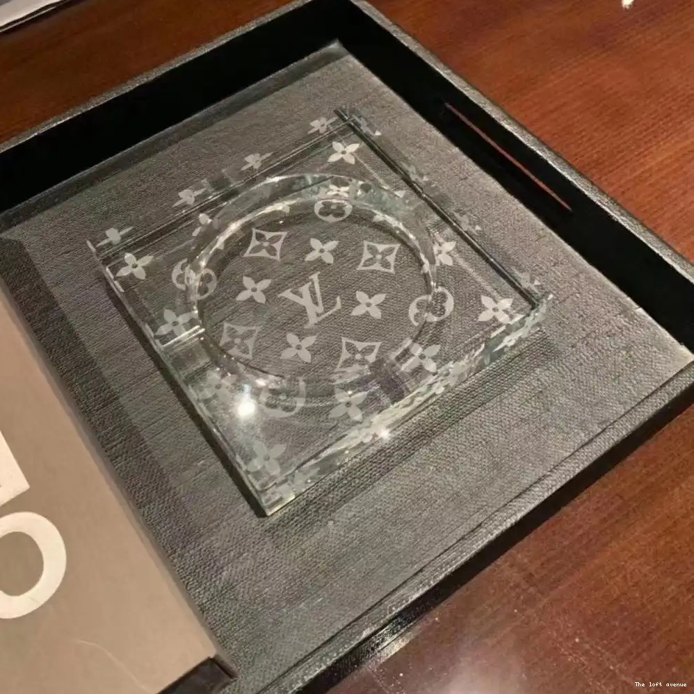 CUSTOM ASHTRAY LV 0517